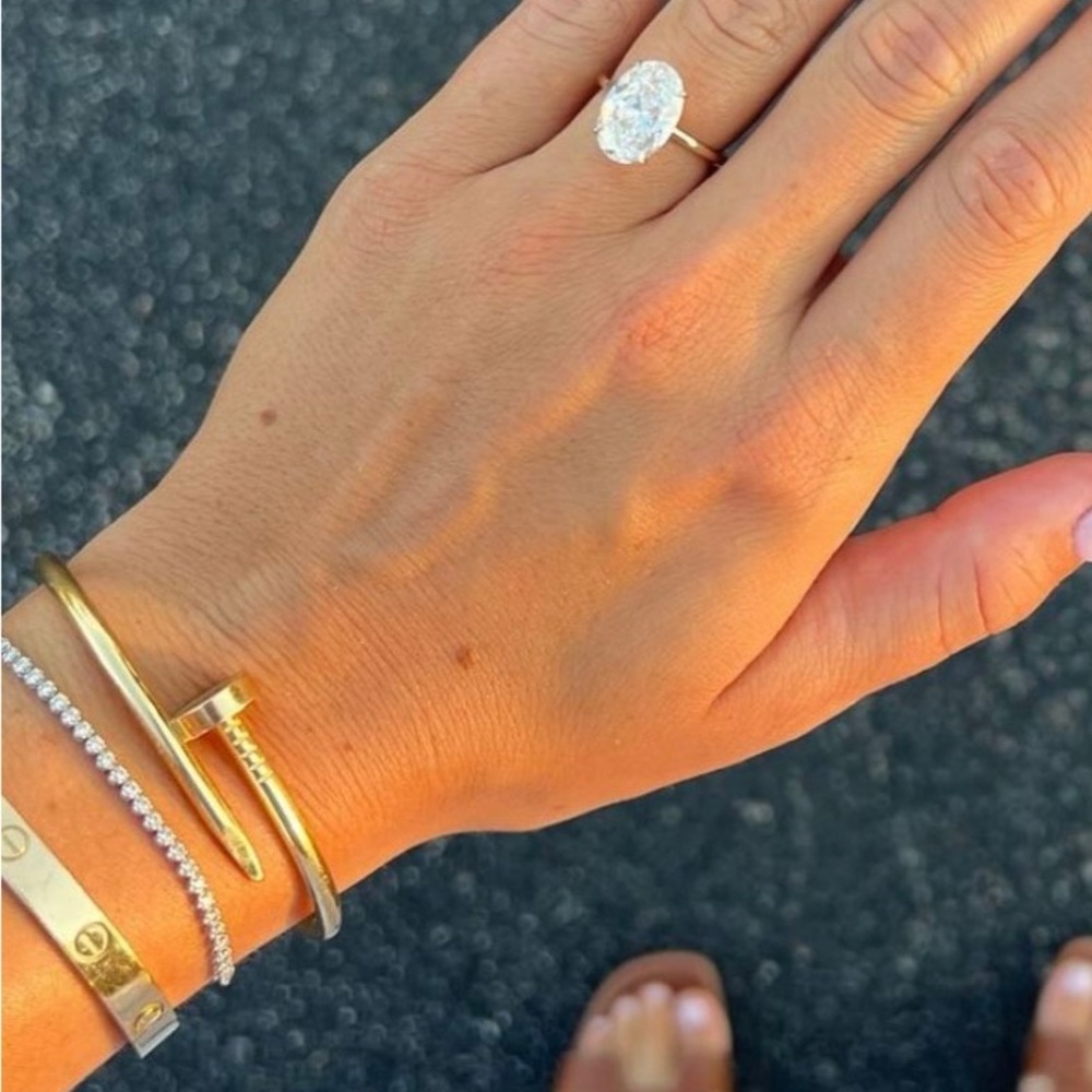 Gold Bracelet with Screw Motif